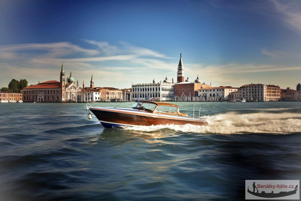 Vodní taxi u San Marco, Benátky