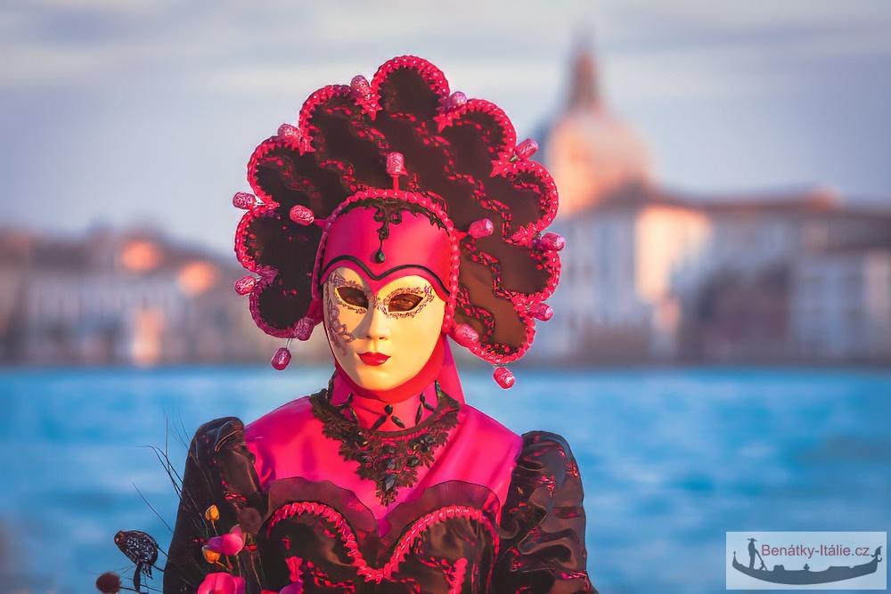 Benátský karneval – maska v Benátkách